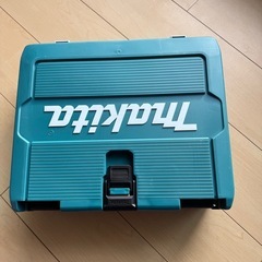 マキタ　充電式ドライバー　14.4V バッテリー付きの画像