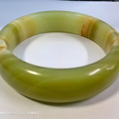 天然翡翠バングルの画像
