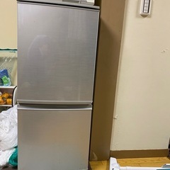 家電4点（日立トースター1000円、パナソニック電子レンジ2000円、シャープ冷蔵庫137L 3000円、東芝洗濯機3000円）の画像