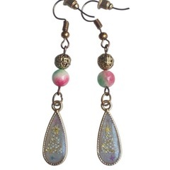 温度で色が変わるピアスの画像