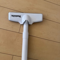 マキタ　充電式ハンディクリーナー　バッテリー、充電器付き の画像