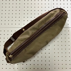 カーキ ナイロン ショルダーバッグ／現状品/2回程使用品　定価7500円の画像
