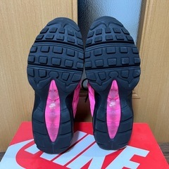 ✨極美品✨ NIKE AIR MAX 95（エアマックス95）ブラック×ビビッドピンクの画像