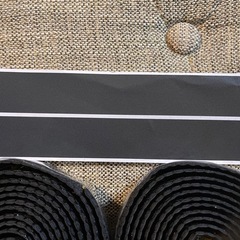 ロードバイクバーテープ ハニカム構造 滑り止め付き ブラック 2個セット 自転車 エンドキャップ付き！の画像