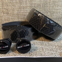 ロードバイクバーテープ ハニカム構造 滑り止め付き ブラック 2個セット 自転車 エンドキャップ付き！の画像