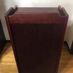 リビングや玄関に置く棚の画像