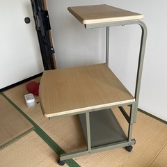 パソコンデスクの画像