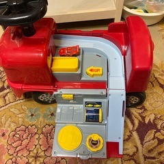 子供の乗り物の画像