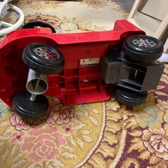 子供の乗り物の画像