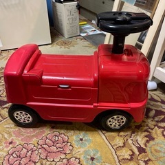 子供の乗り物の画像