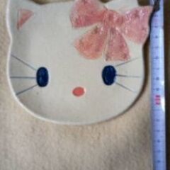 キティちゃん 手作り陶器のお皿の画像