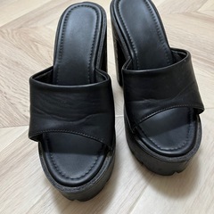 厚底サンダルの画像