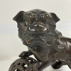 金属製 玉乗り獅子 シーサー 置物 縁起物 永銘 幅35cm×奥行17cm×高さ25cm の画像