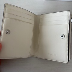 ほぼ未使用　定価3万　　コーチ折りたたみ財布の画像