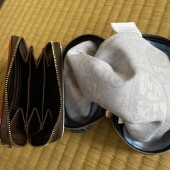 ダヤン財布とミッキーポーチの画像