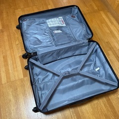 大型スーツケースの画像