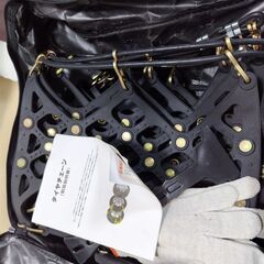 1円　TPU製の耐摩耗性・耐寒性に優れた非金属タイヤチェーン。  ザイズはT5です トヨタポルテにかいました - タイプ: TPUタイヤチェーン - 付属品: 手袋、説明書  ご覧いただきあり タイヤチェーン スノーチェーン 非金属 樹脂 チェーン ジャッキアップ不要の画像