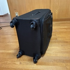 中型スーツケースの画像