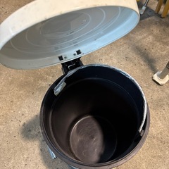 ブリキ　ゴミ箱　ペール缶の画像