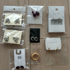 アクセサリー　ピアス　１つ１００円〜の画像