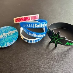 三代目 J Soul Brothers  ゴムラバーバンド、缶バッチ【おまけで巾着でお譲りします】の画像