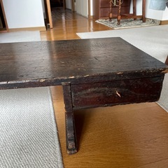 桐材の古い文机
の画像