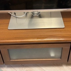 Panasonicテレビとテレビ台の画像