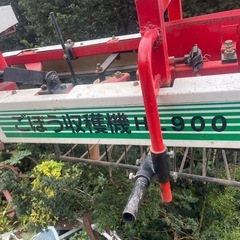 ごぼう収穫機 HL900 中古品 🌾  動作良好・すぐに使用可能です！  ごぼう（牛蒡）専用の収穫機になります。 トラクターのPTOに接続して使用し、掘り取り～搬送～排出までを一連で行うタイプです。 作業効率が高く、根を痛めにくい構造になっています。の画像