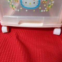 ハローキティ　キャスター付き3段収納BOXの画像