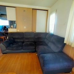 大きなソファの画像