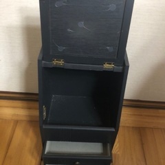 アンティークの指輪などの小物入れの画像