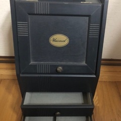 アンティークの指輪などの小物入れの画像
