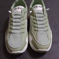 ☆メンズスニーカー 緑 新品・未使用 ２６ｃｍ ☆の画像