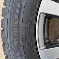 アルミホイールセット取りに来てくれる方差し上げます。ただし、写真に写ってるタイヤ1本処分してくれる方のみ。の画像
