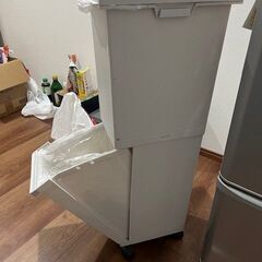 無料の中古キッチン用生ゴミ箱の画像
