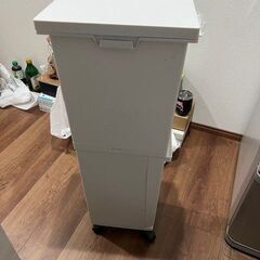 無料の中古キッチン用生ゴミ箱の画像