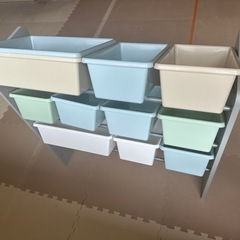 おもちゃ収納棚の画像