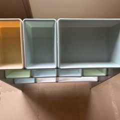 おもちゃ収納棚の画像