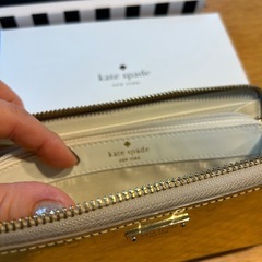 Kate spade ケイトスペイド長財布の画像