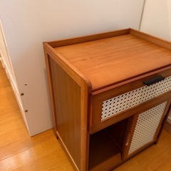 ナイトてーテーブルの画像