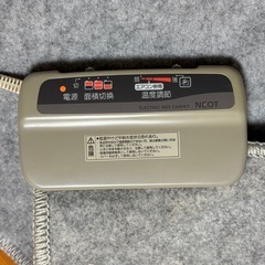 【美品】ホットカーペット 洗えるカバー付 正方形 動作確認済 NEOT コントローラー 箱付 ループ織り 暖房面積切換 ダニ退治 こたつ対応 コードフリーターン 温度調節 冬支度 暖房器具 リビング 寝室 省エネ 引取歓迎の画像