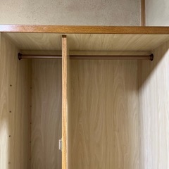 引き出し付き洋服ダンスの画像