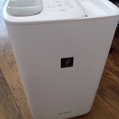 ★リユースのサカイ水戸店★ SHARP 加湿器  １９年製 動作確認／クリーニング済み MT5916の画像