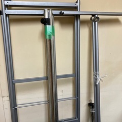 ハンガーラックの画像