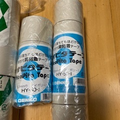 粘着テープ、ビニールテープ沢山の画像