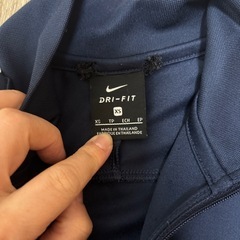 中古　Nike DRI-FIT ネイビージャケット 120サイズの画像