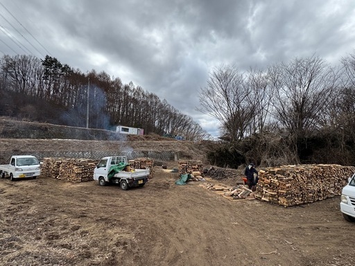乾燥薪軽トラック一台　キャンプ　薪ストーブ