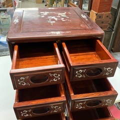 H2510-519 螺鈿家具 3段小物入れ 希少な螺鈿家具入荷しました！！ ご予約はお早目に！！ 中古の画像