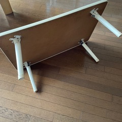折りたたみテーブルの画像