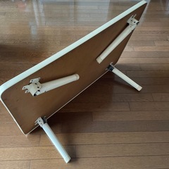 折りたたみテーブルの画像